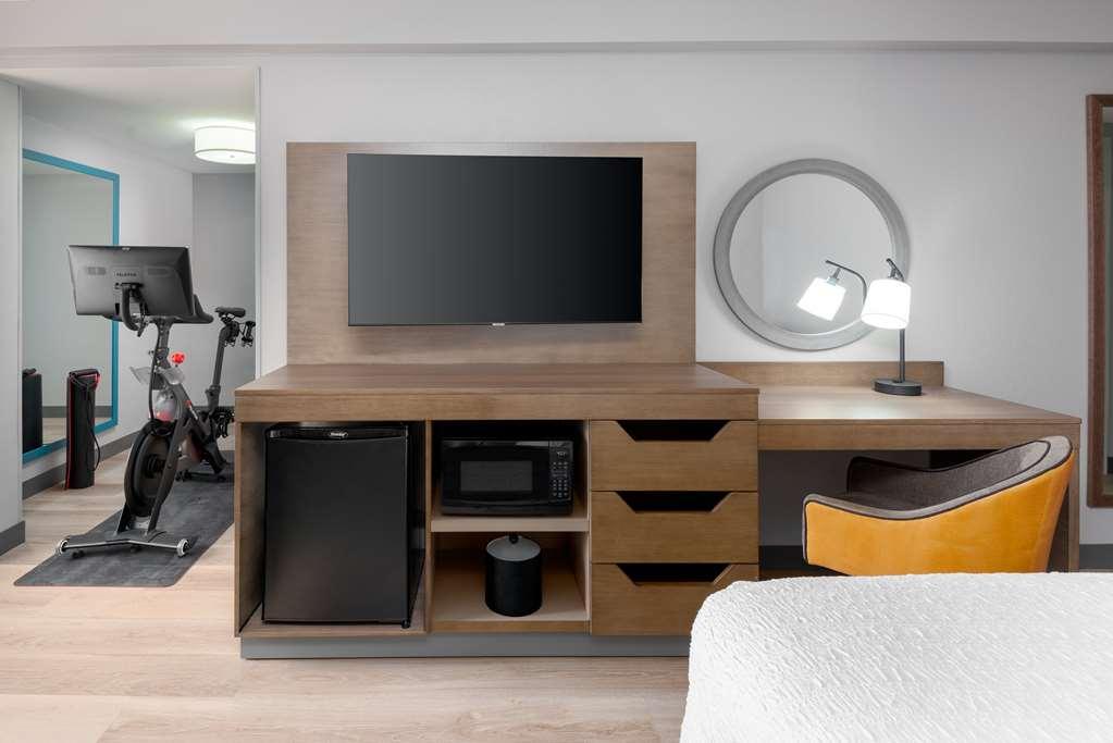 Hampton Inn Hartford Airport Windsor Locks Room photo