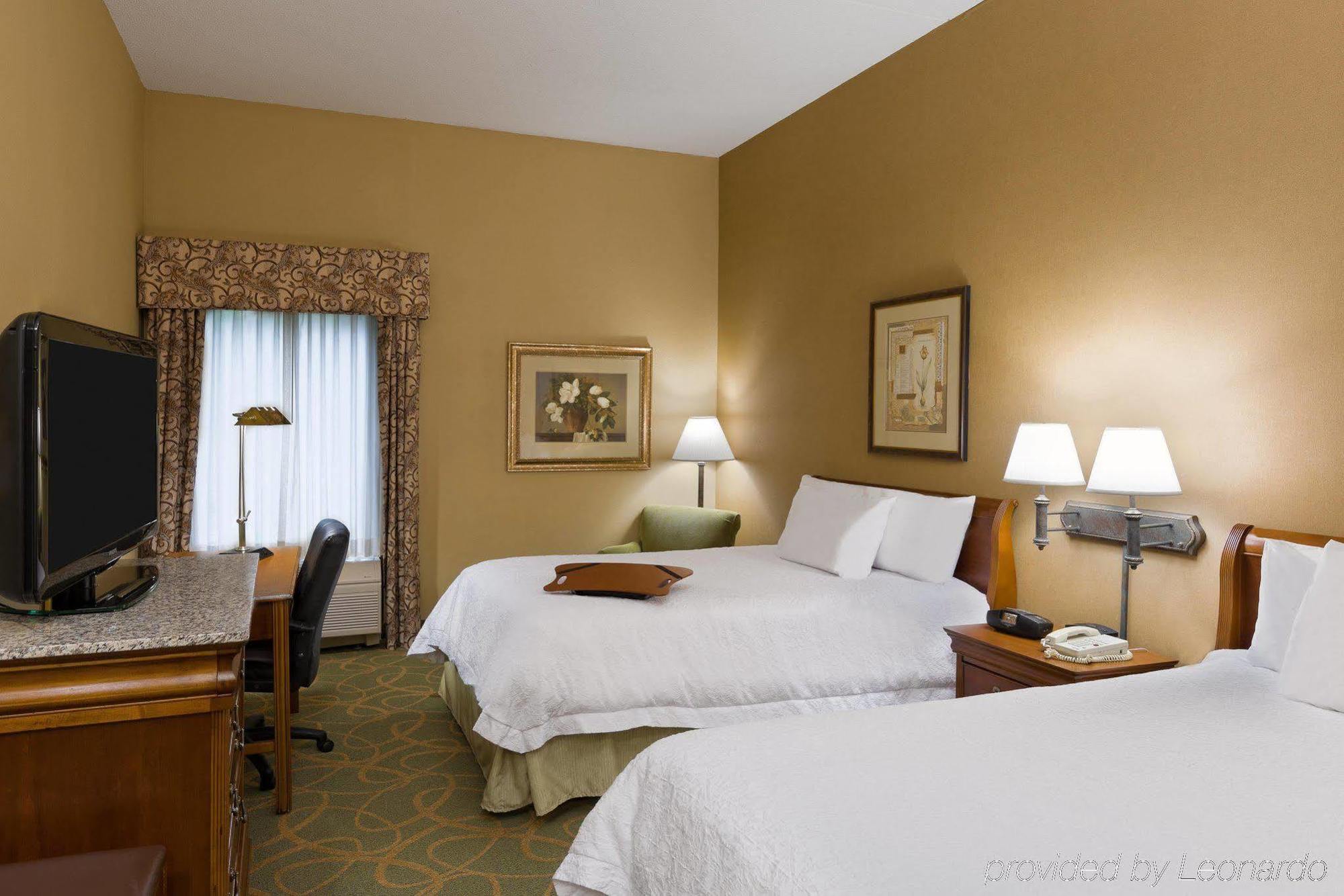 Hampton Inn Hartford Airport Windsor Locks Exterior photo